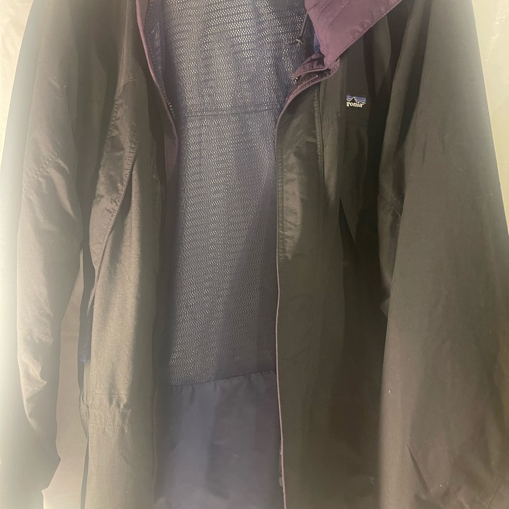 Patagonia Men's Black and Purple Raincoat